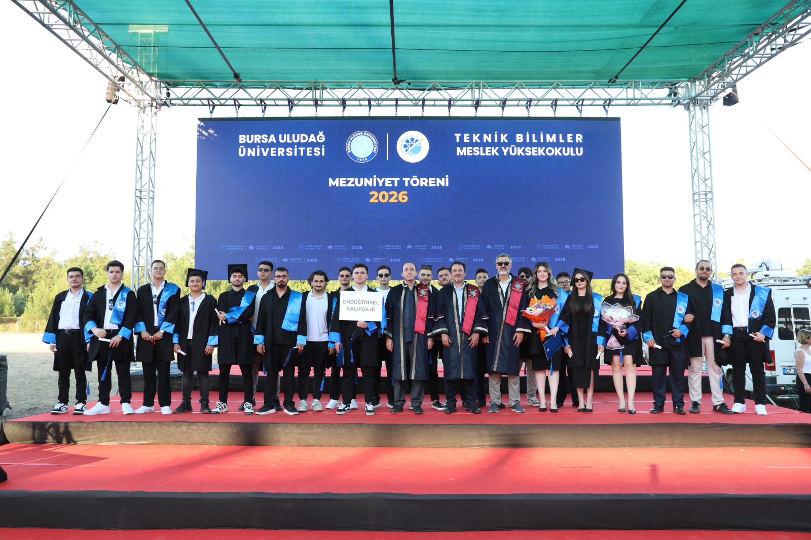 Bursa Uludağ Üniversitesi Teknik Bilimler Meslek Yüksekokulu'nda Mezuniyet Coşkusu